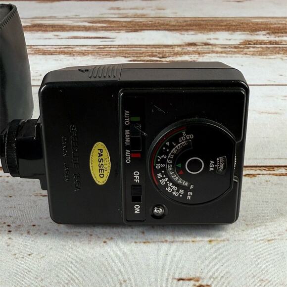 Canon 188A Speedlite Flash for Film Camera with Case - Picture 4 of 7